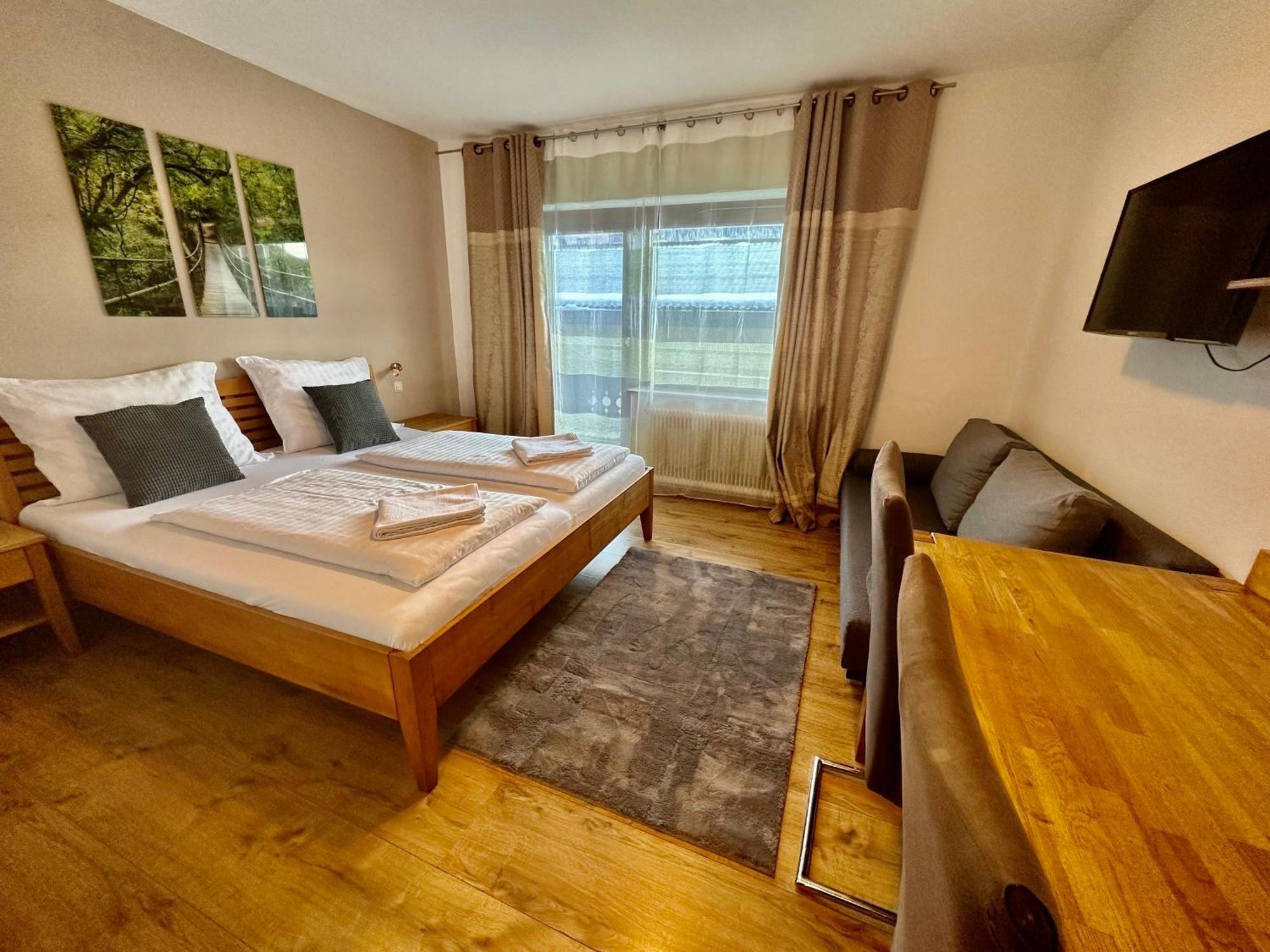フッシュ・アン・デア・グロースグロックナーシュトラーセ Haus Maria Bed & Breakfast エクステリア 写真