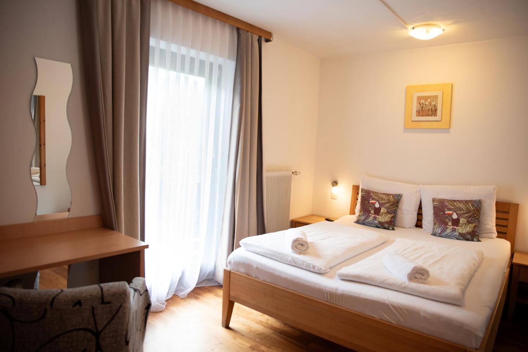 フッシュ・アン・デア・グロースグロックナーシュトラーセ Haus Maria Bed & Breakfast エクステリア 写真